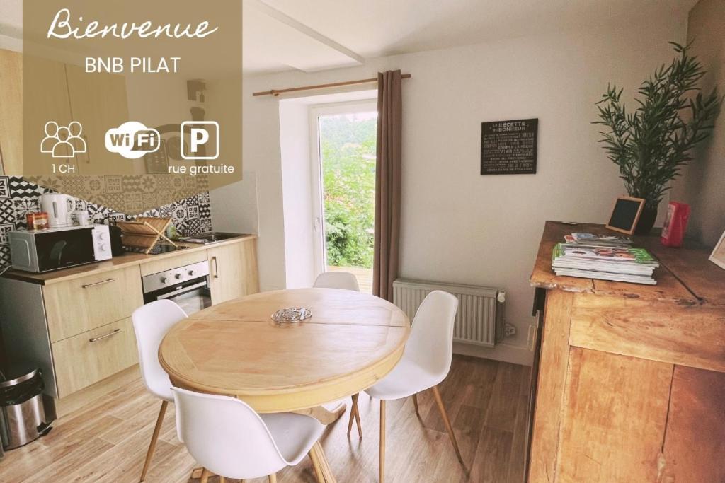 Pilat - T2 Renove Dans Des Anciennes Ecuries Saint-Galmier